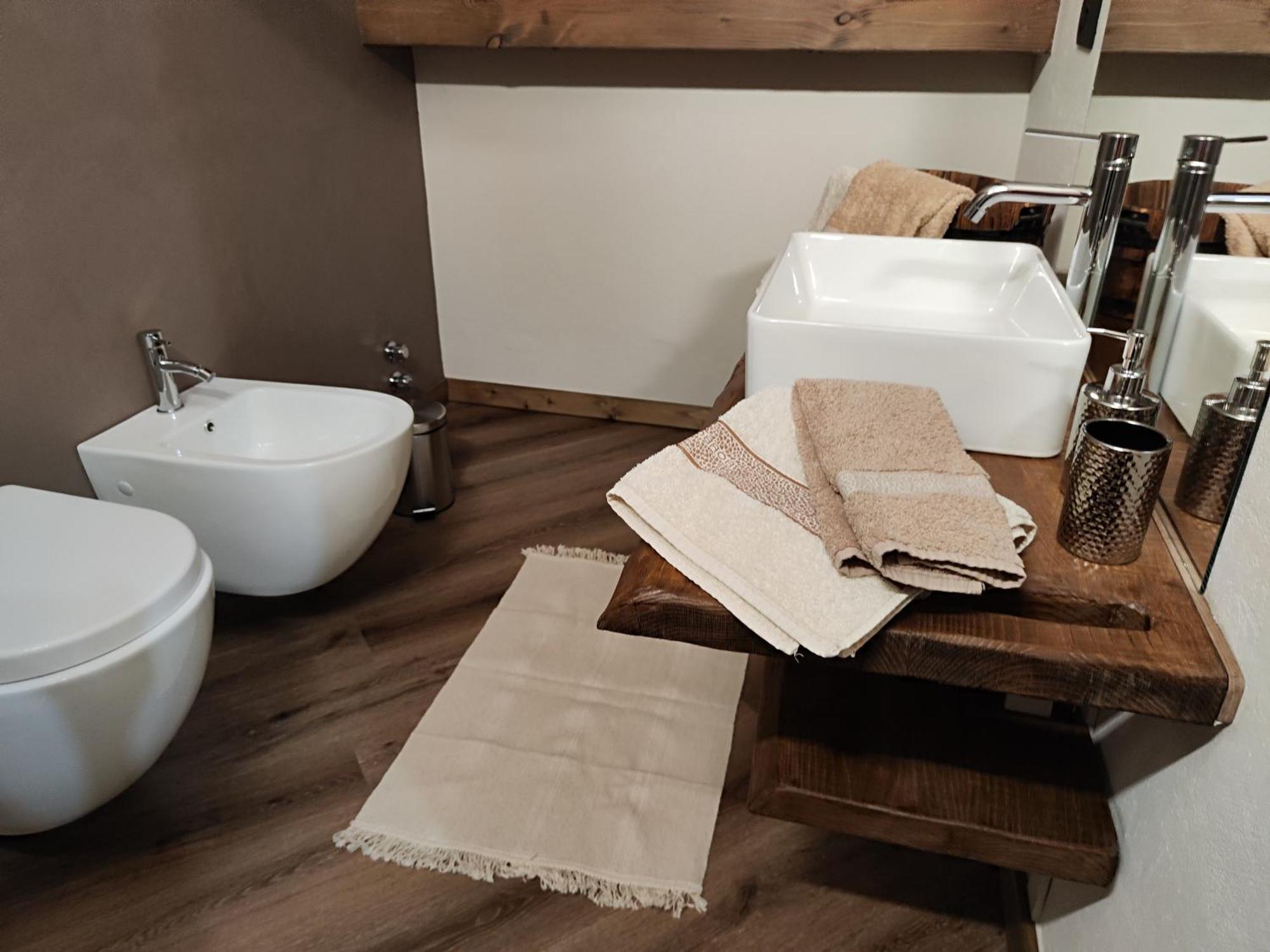 Hotel A Casa Da Elide Aymavilles Pokój zdjęcie